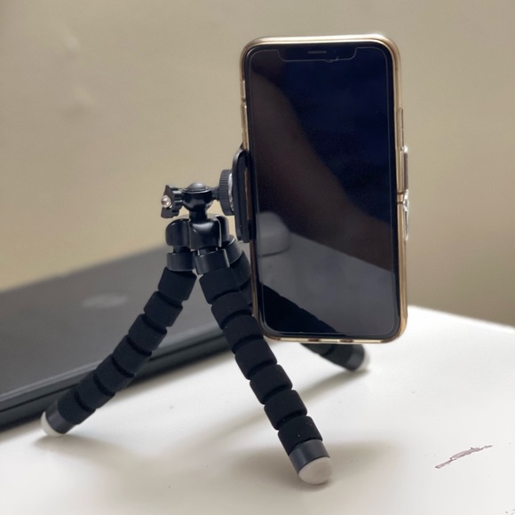 Mini Flexible Tripod with Phone Holder - Picture 2 of 4